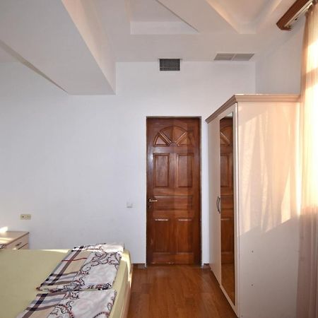 Abovyan Street 16, Apartment No 24 エレバン エクステリア 写真