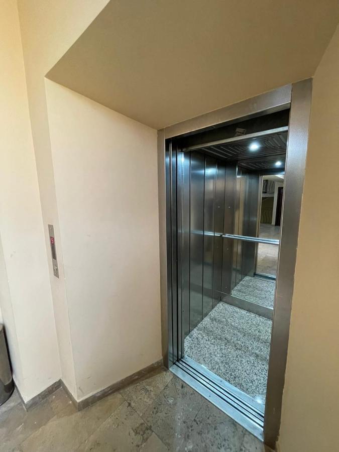 Abovyan Street 16, Apartment No 24 エレバン エクステリア 写真