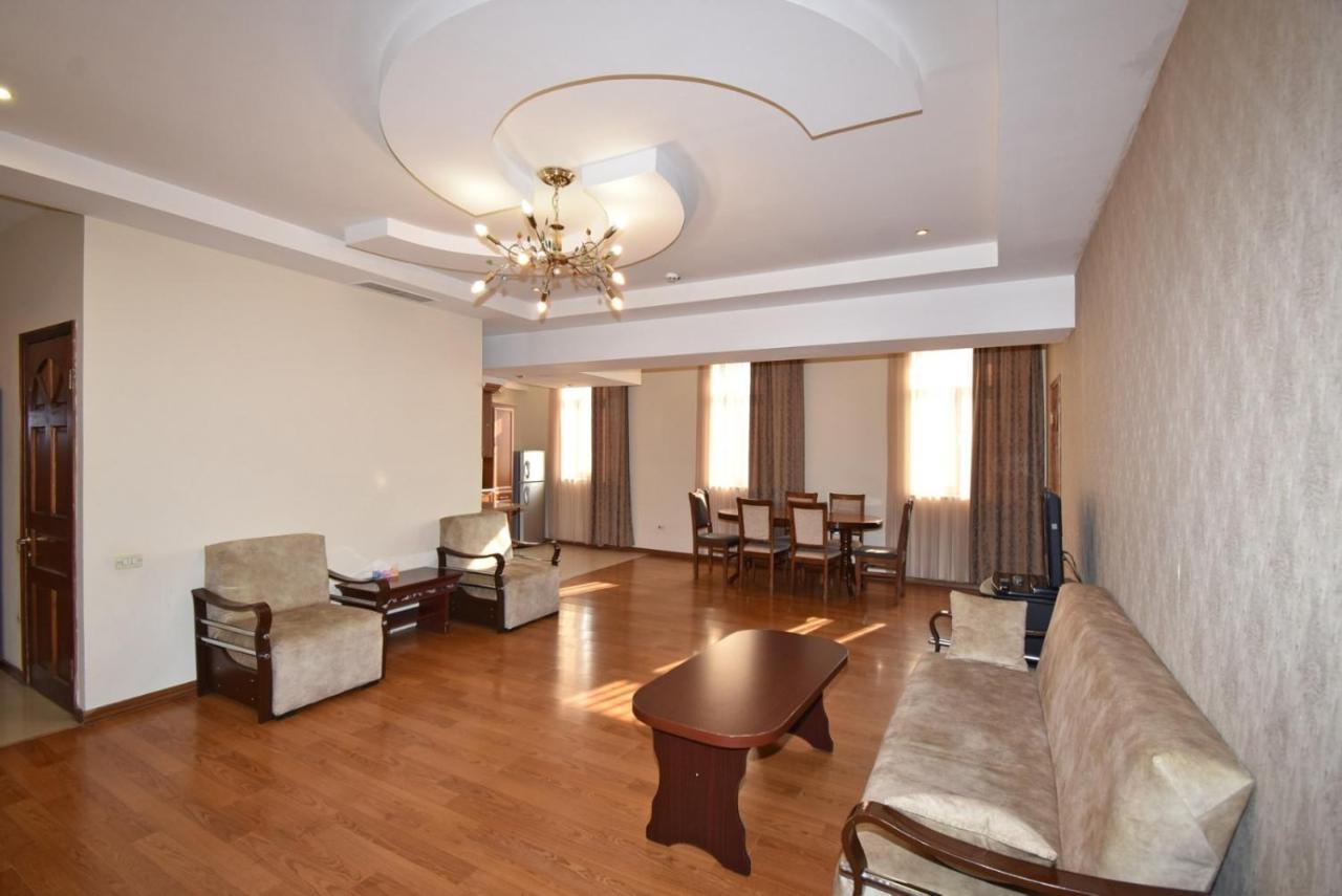 Abovyan Street 16, Apartment No 24 エレバン エクステリア 写真