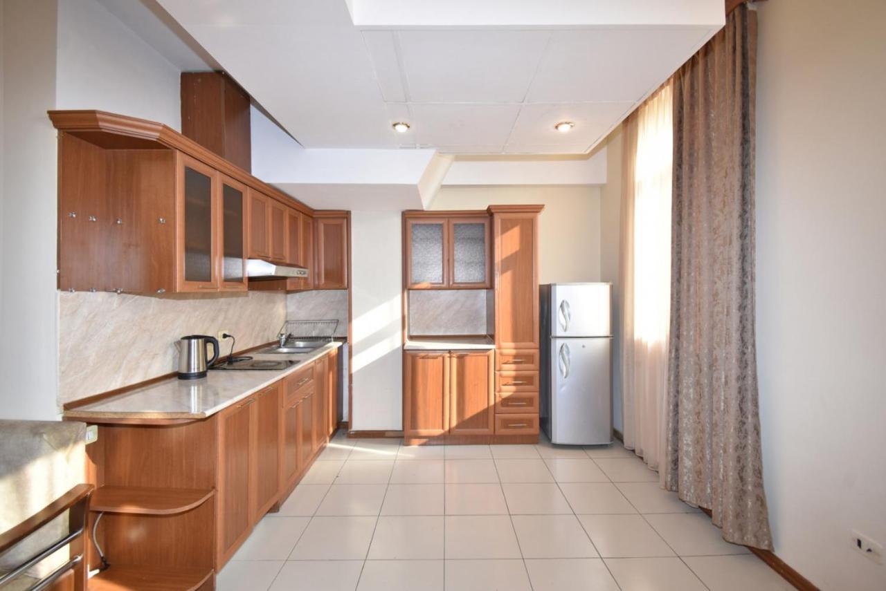 Abovyan Street 16, Apartment No 24 エレバン エクステリア 写真