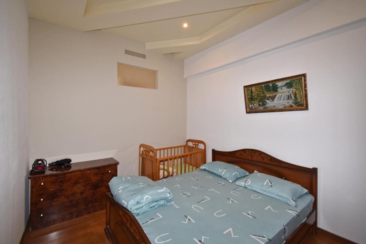 Abovyan Street 16, Apartment No 24 エレバン エクステリア 写真